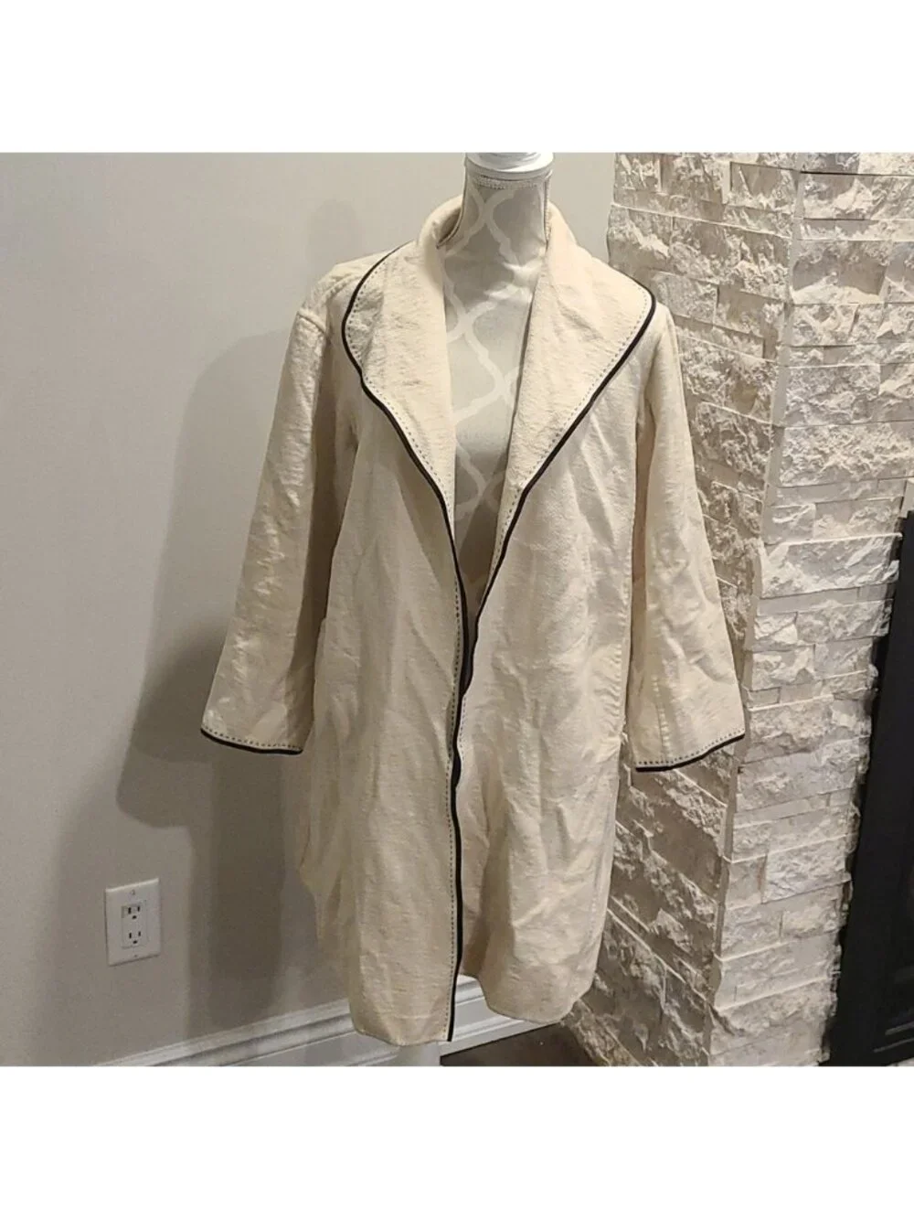 Escada 97% cashmere cream and black long jacket